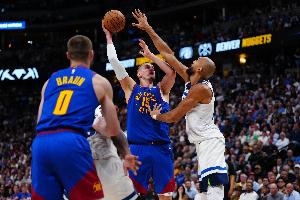 戈贝尔关键攻防完爆约基奇！你来说说23年那笔十换一值不值？