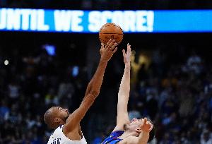 迪文：戈贝尔是我们心中的DPOY 大家百分百信任他去防约基奇
