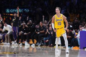 主场高呼MVP！肯纳德13中8高效再砍23分6板2助3断