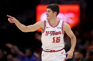 名记：火箭内部认为谢泼德有纳什的潜力 但外界将其比作科尔