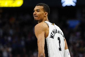 康利：防文班要尽量给身体对抗 让他很难获得平时的出手机会