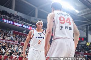 队记：季后赛比拼的是短时间内的博弈 现在轮到上海当“下狗”了
